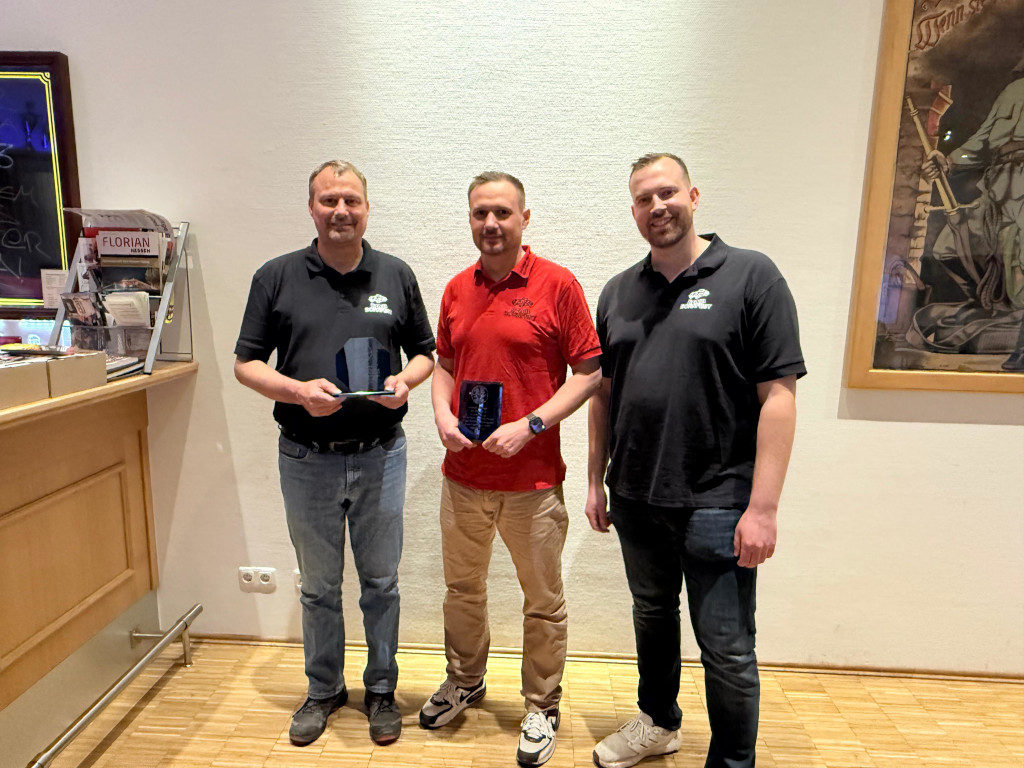 Ehrung von Klaus Splittdorf und Jonas Miosga durch Alexander Abraham